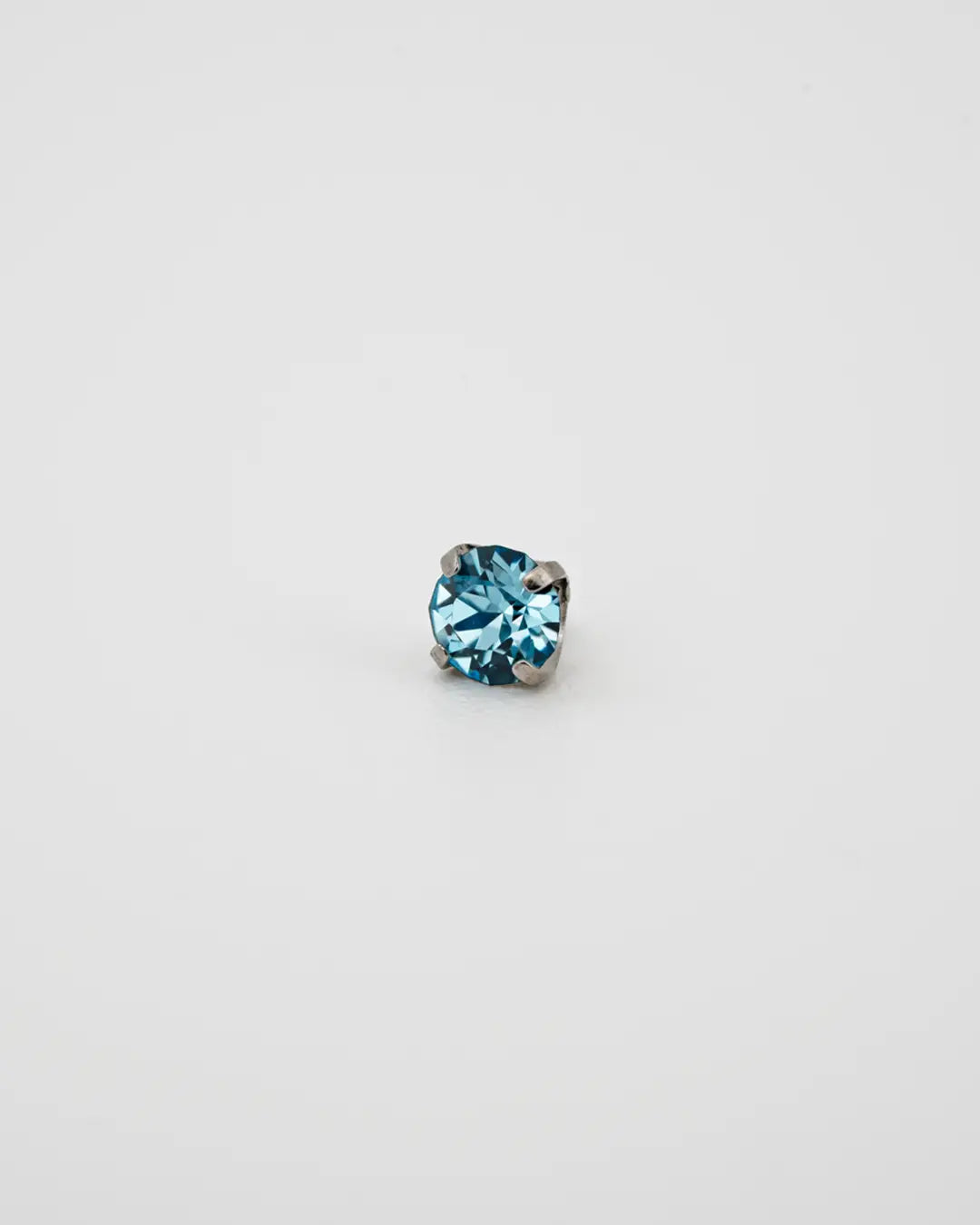 Bijou Aquamarine Austrian Crystal 16G Titanium Labret