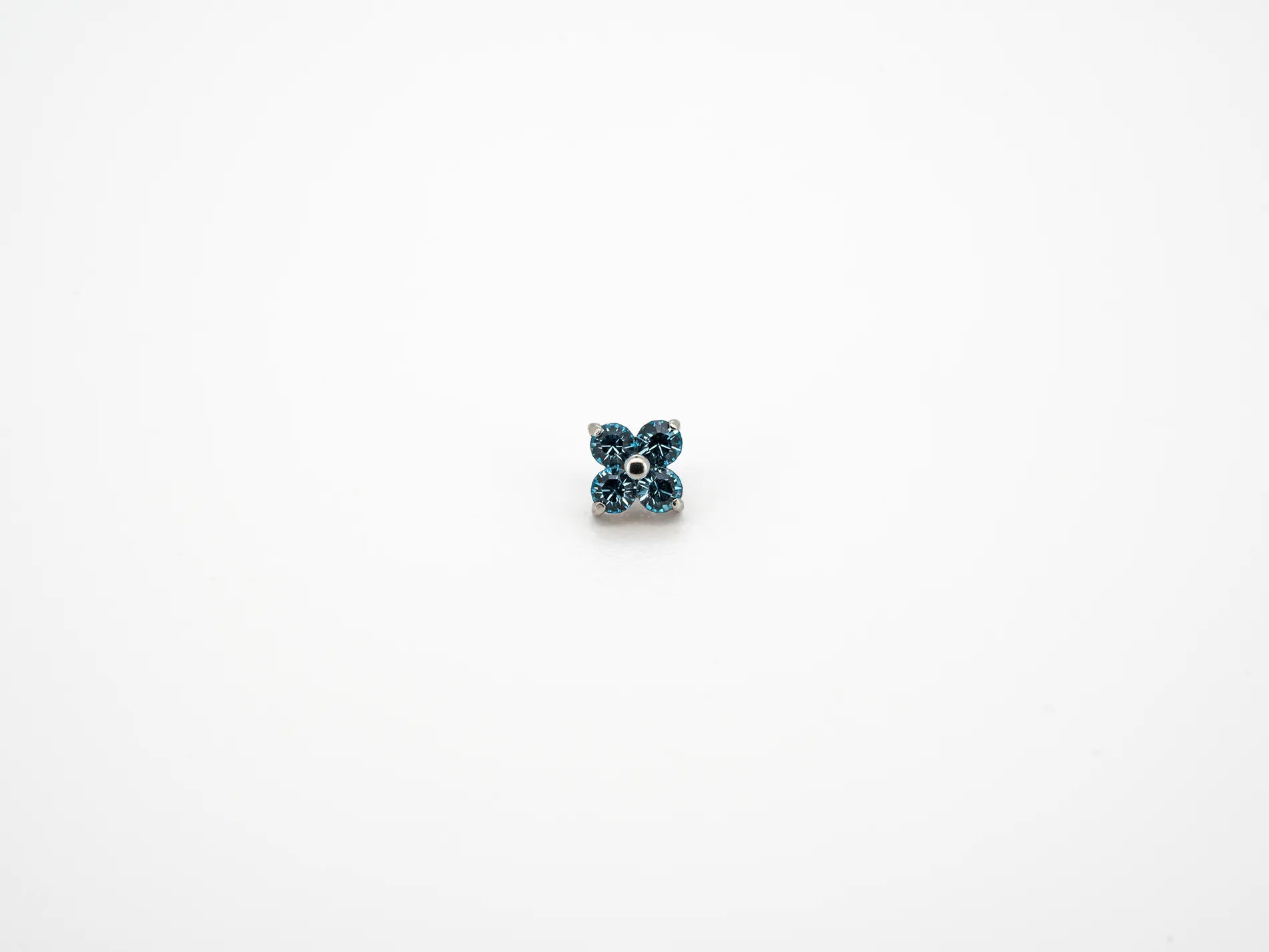 Dvara Aquamarine Four Leaf Austrian Crystal 16G Titanium Labret