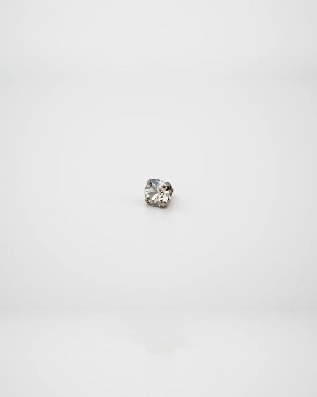 Bijou Crystal Silver Shade Austrian Crystal 16G Titanium Labret