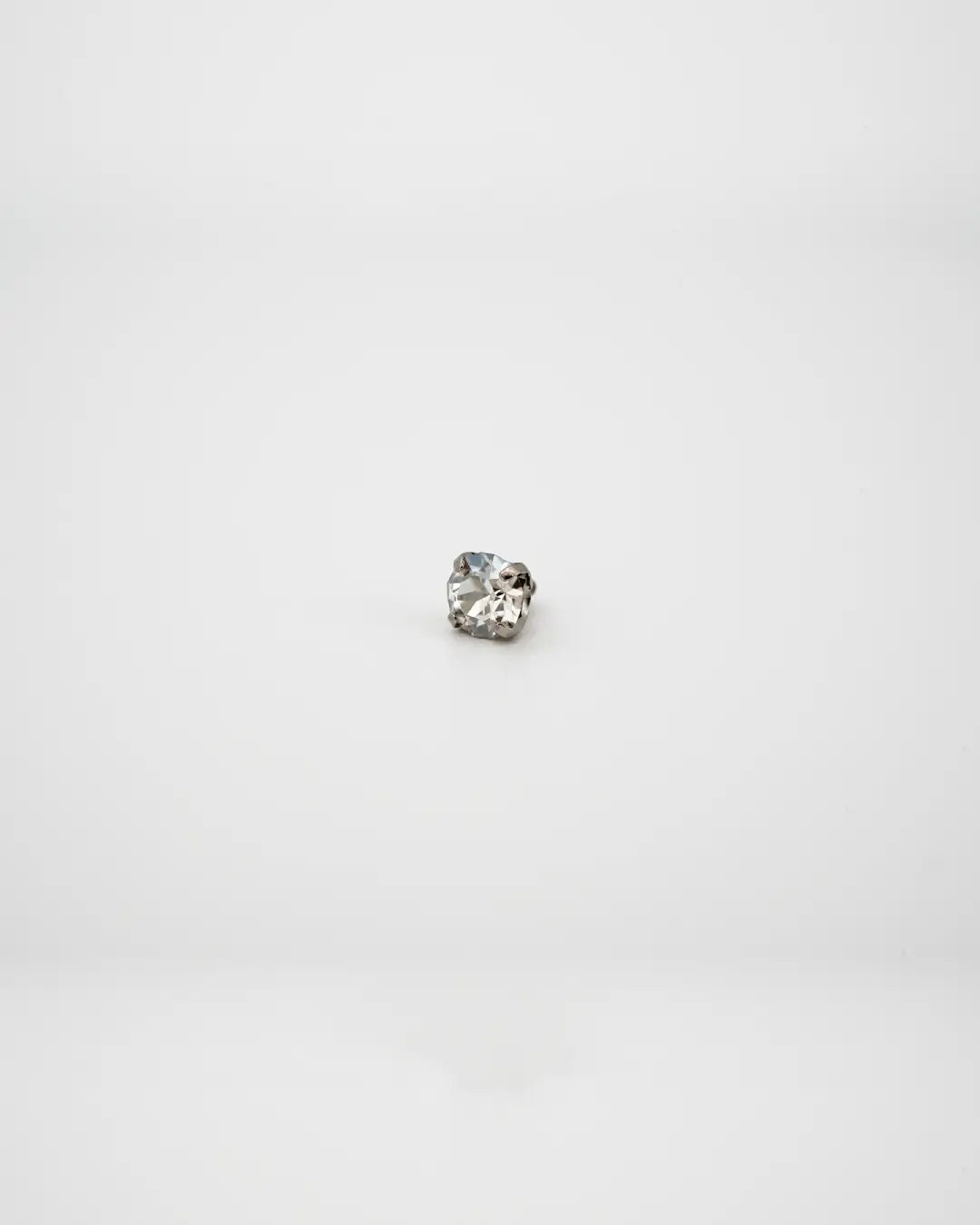 Bijou Crystal Silver Shade Austrian Crystal 16G Titanium Labret