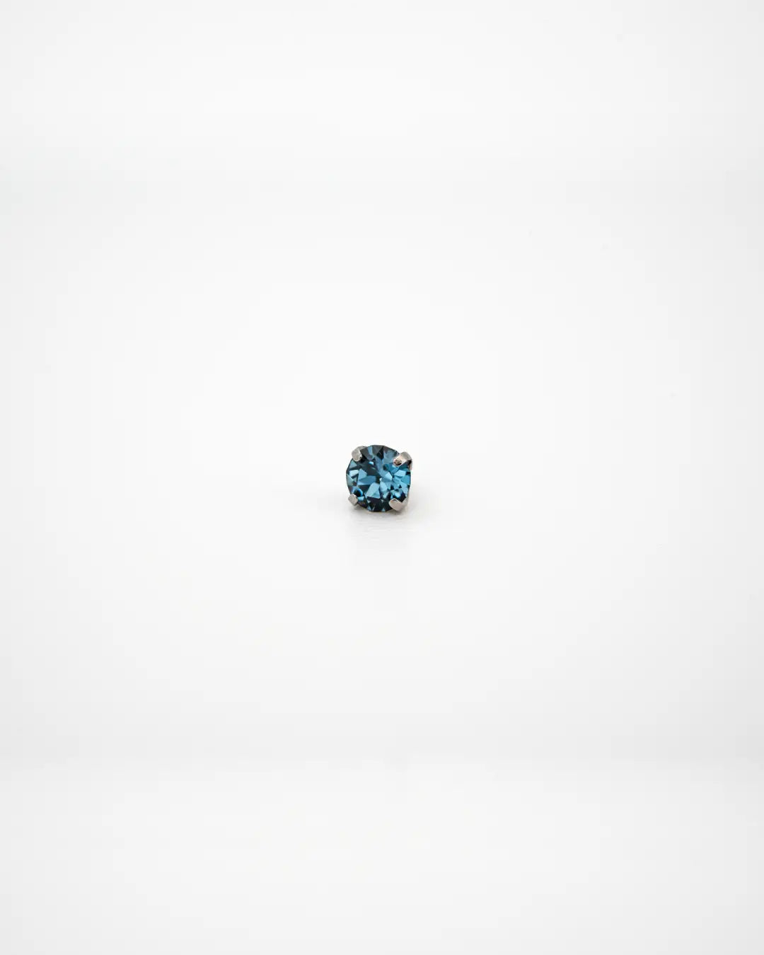 Bijou Denim Blue Austrian Crystal 16G Titanium Labret