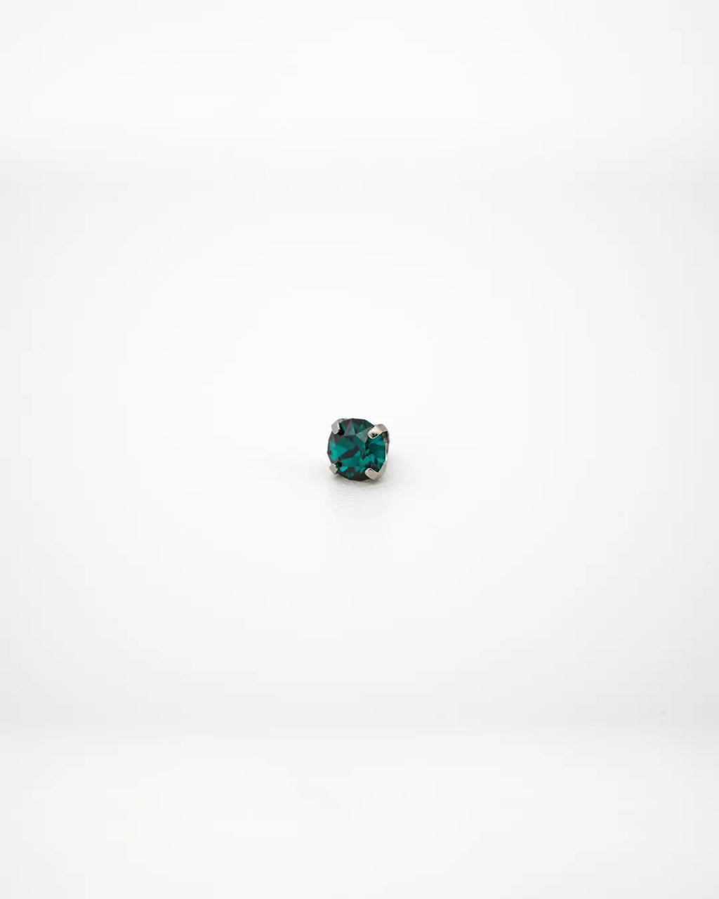 Bijou Emerald Austrian Crystal 16G Titanium Labret