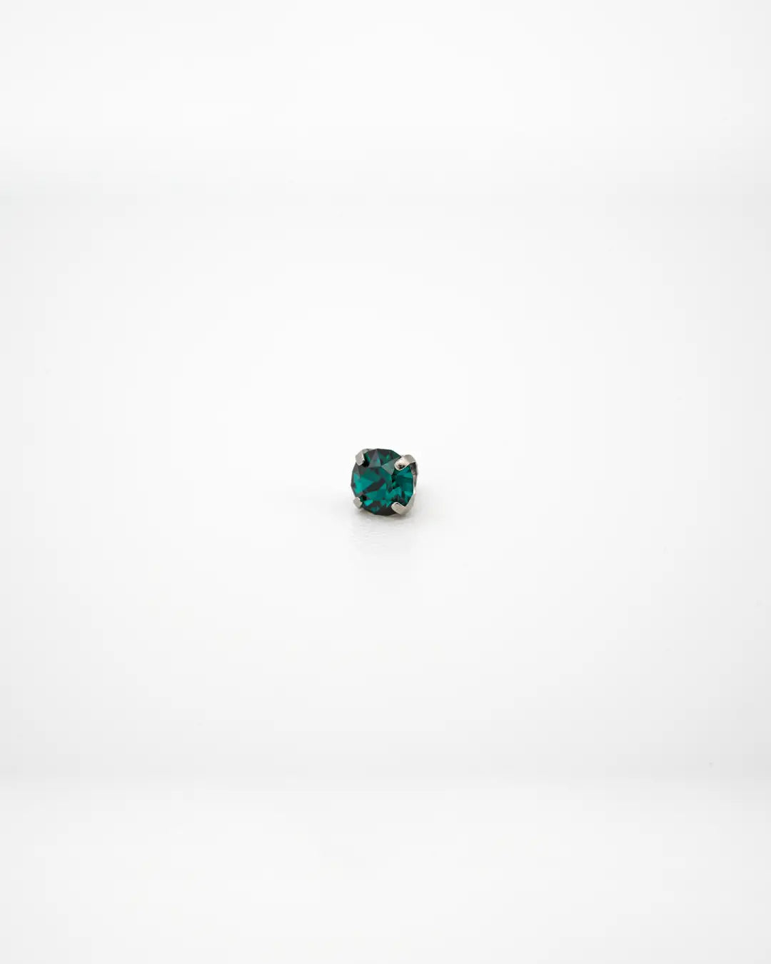 Bijou Emerald Austrian Crystal 16G Titanium Labret