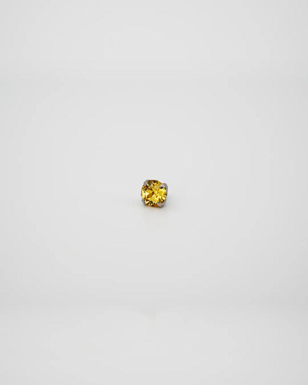 Bijou Light Topaz Austrian Crystal 16G Titanium Labret