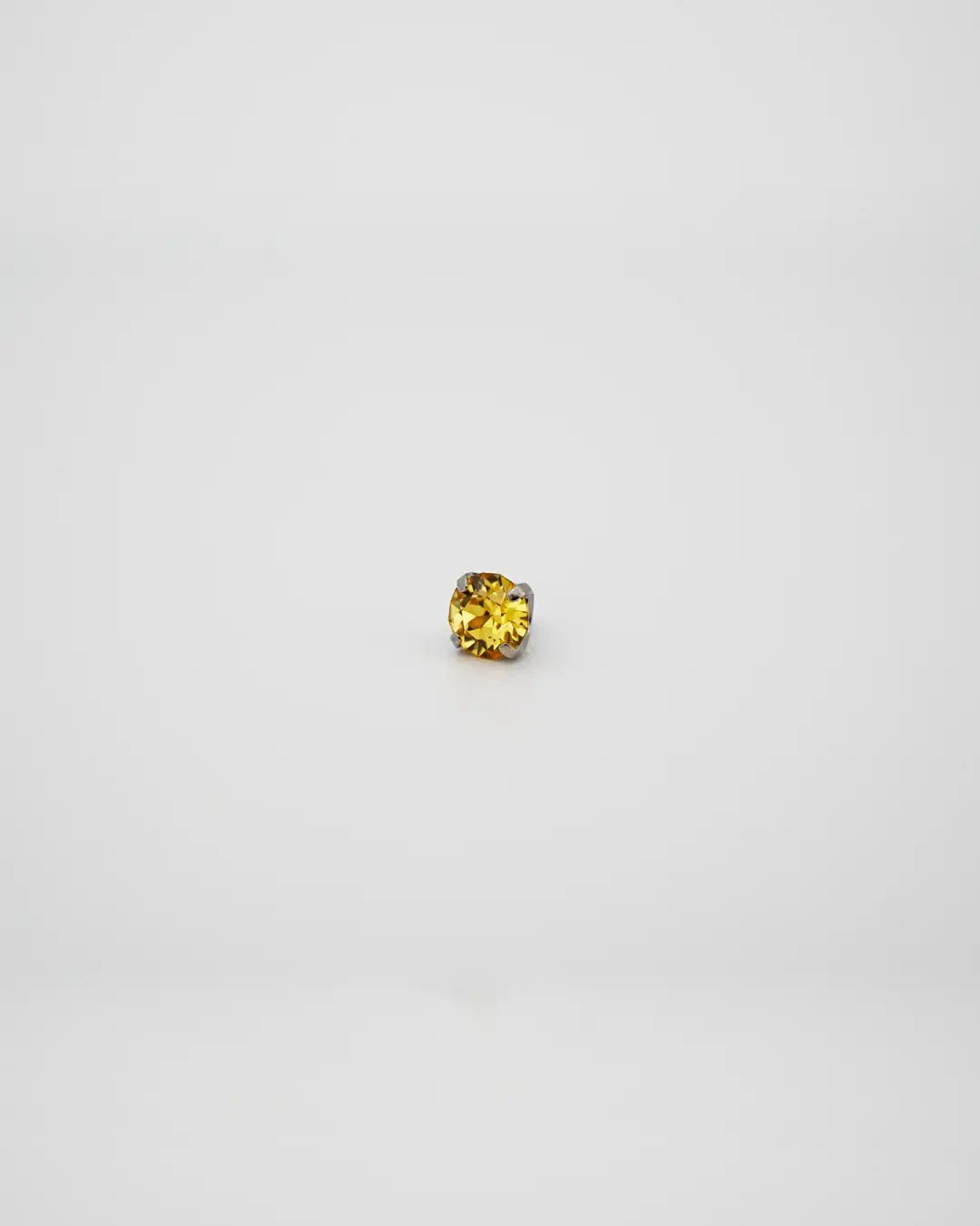 Bijou Light Topaz Austrian Crystal 16G Titanium Labret