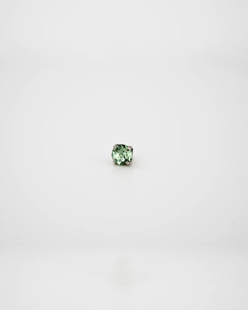 Bijou Peridot Austrian Crystal 16G Titanium Labret