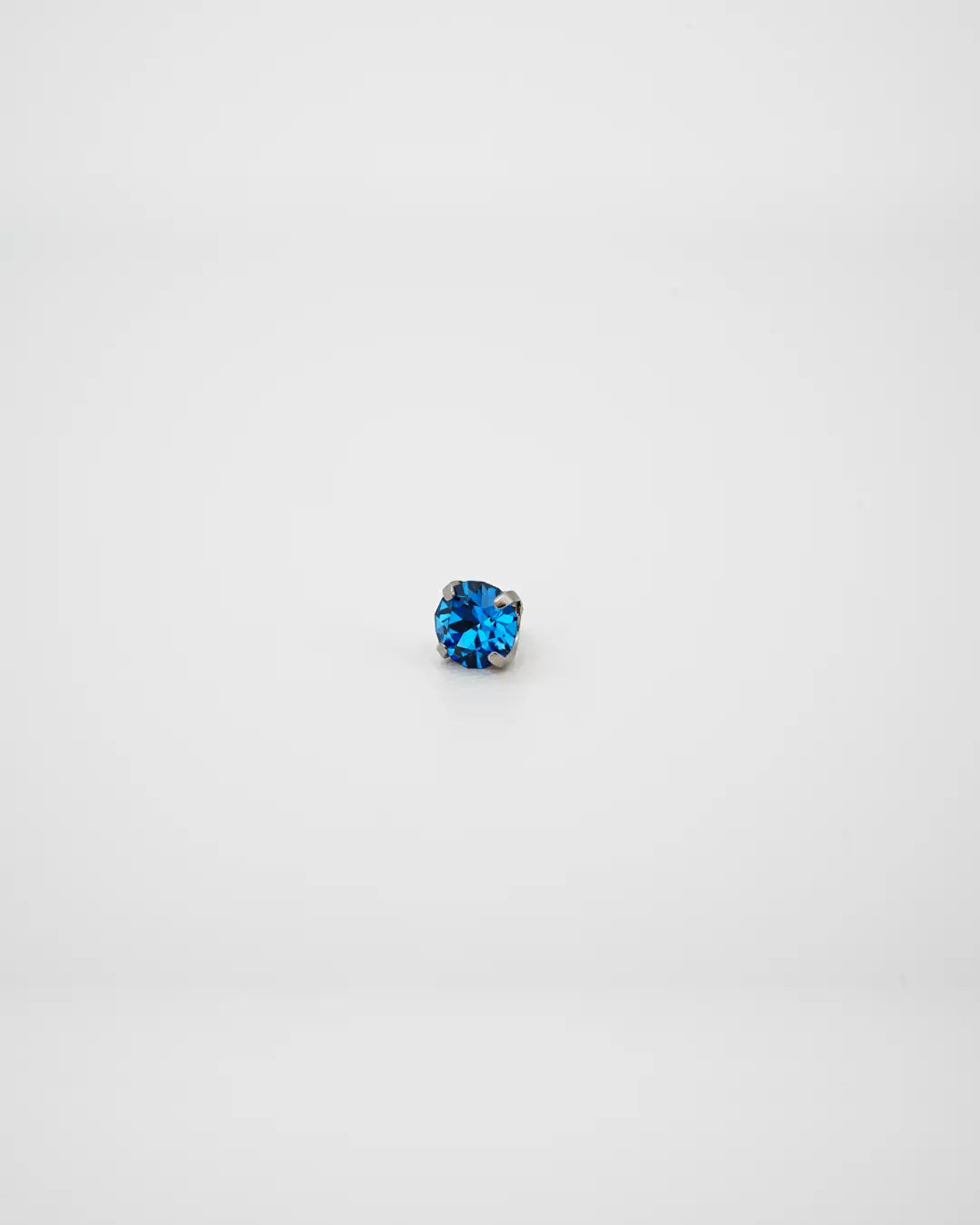 Bijou Sapphire Austrian Crystal 16G Titanium Labret