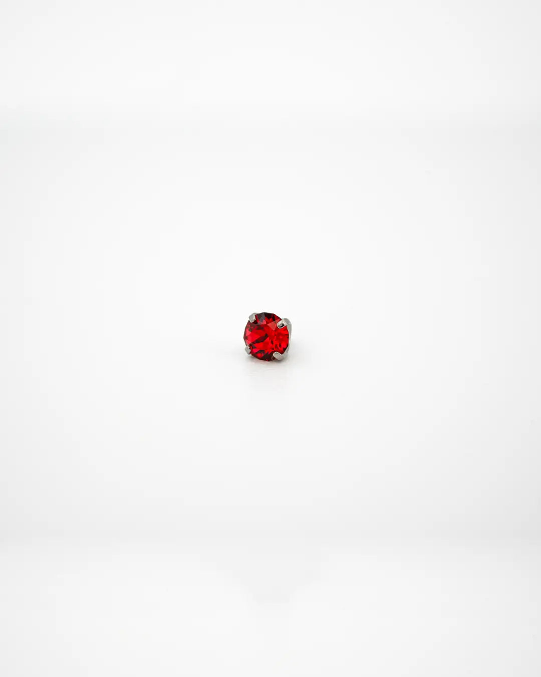 Bijou Scarlet Austrian Crystal 16G Titanium Labret