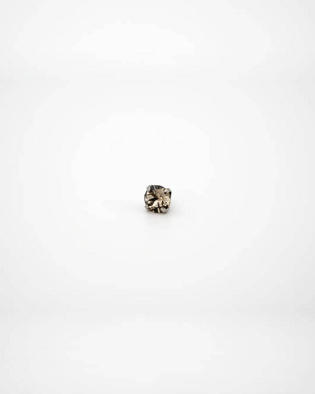 Bijou Greige Austrian Crystal 16G Titanium Labret