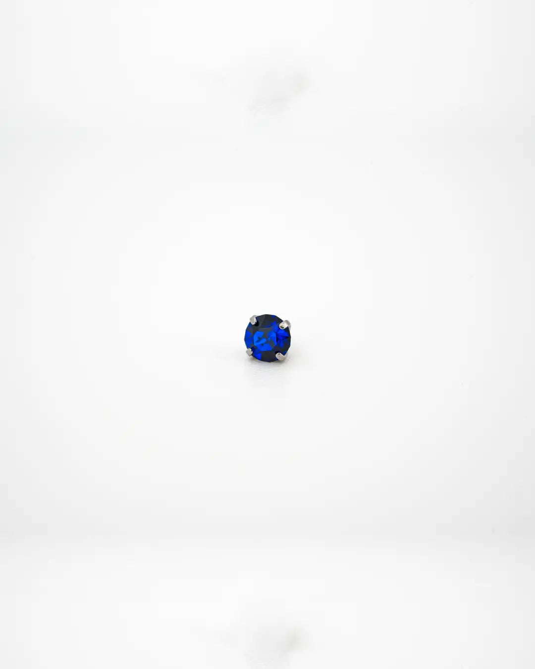 Bijou Heliotrope Austrian Crystal 16G Titanium Labret