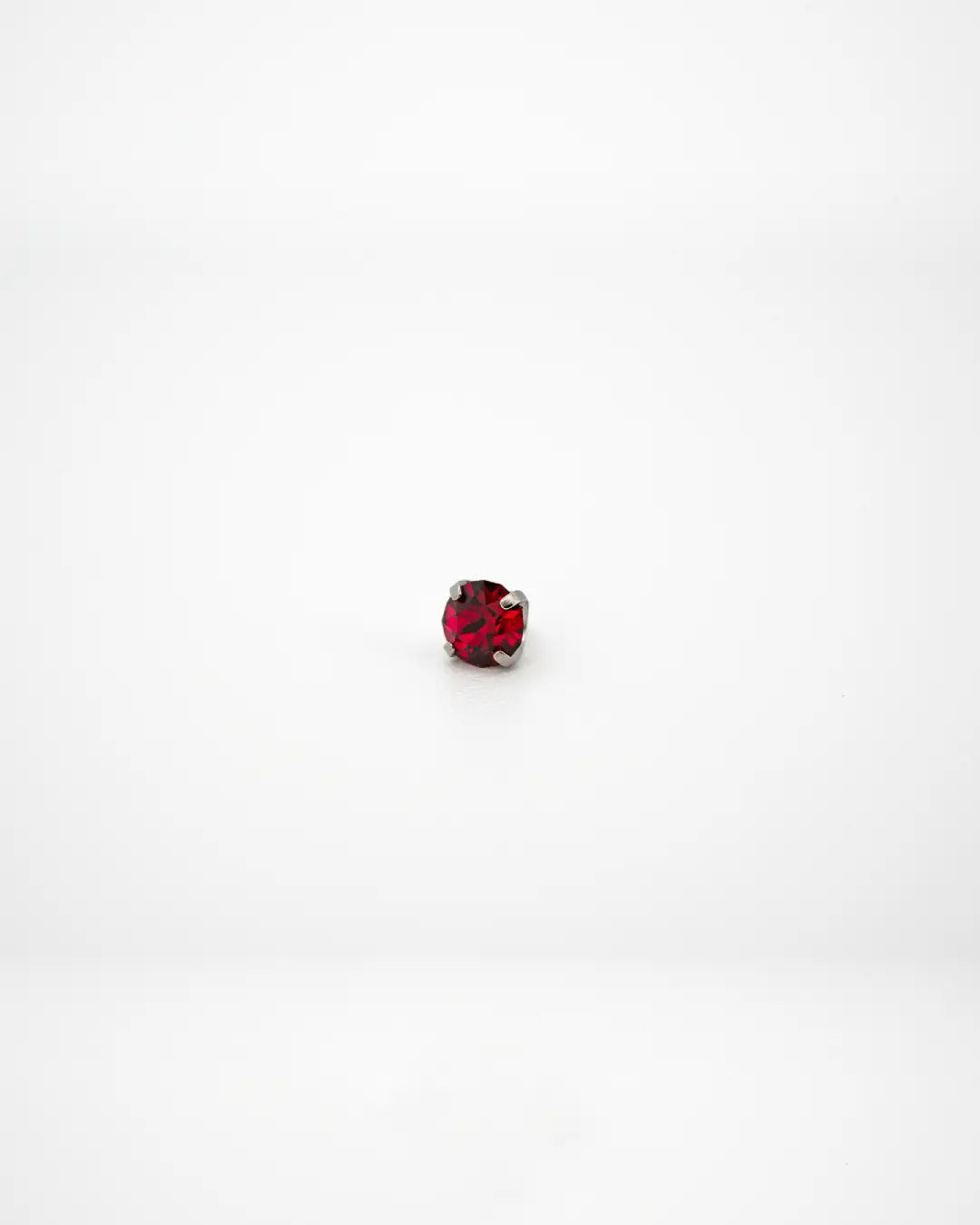 Bijou Ruby Austrian Crystal 16G Titanium Labret