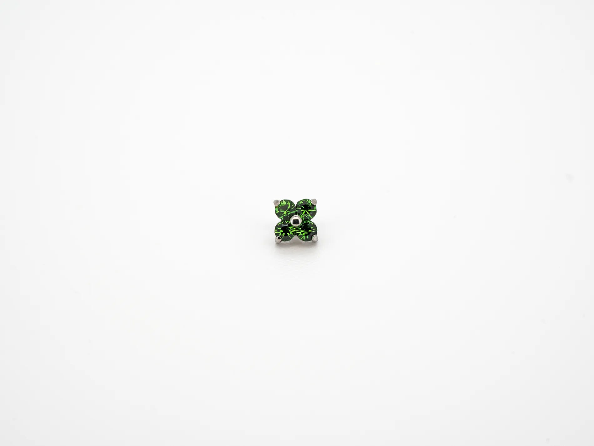 Dvara Fern Green Four Leaf Austrian Crystal 16G Titanium Labret