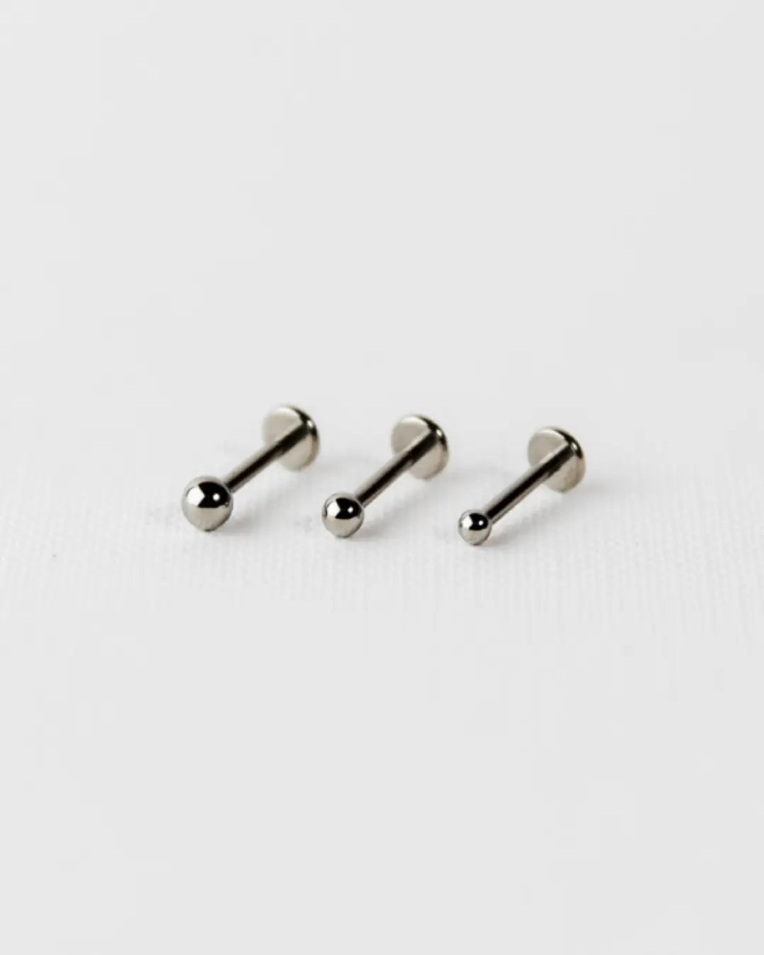 Fibi Basic Ball 16G Titanium Labret