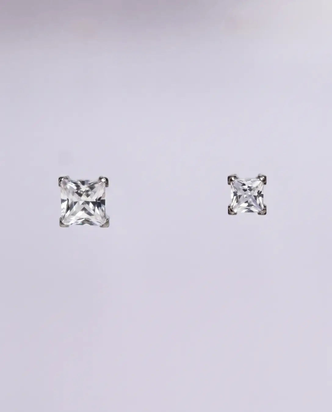 Megumi Clear 3mm Princess Cut Threadless Labret 16G