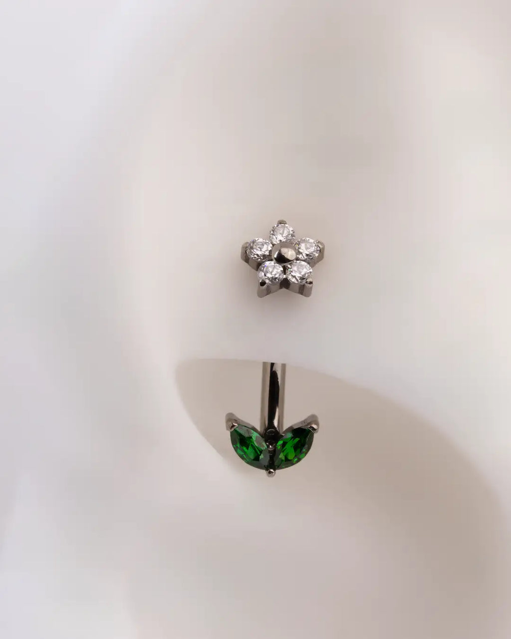 Misaki Flower Emerald Leaf Rook 16G Astm F136 Implant Grade Titanium Internally Threaded