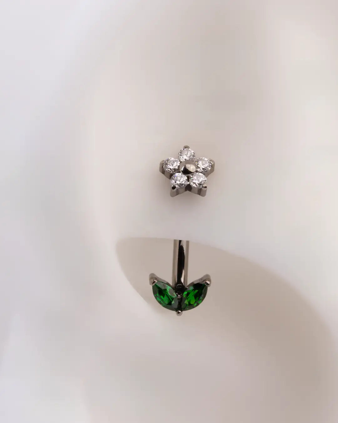 Misaki Flower Emerald Leaf Rook 16G Astm F136 Implant Grade Titanium Internally Threaded