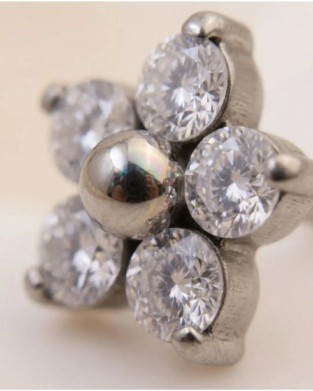 Misaki Dainty Flower CZ Astm F136 Implant Grade Titanium Internally Threaded
