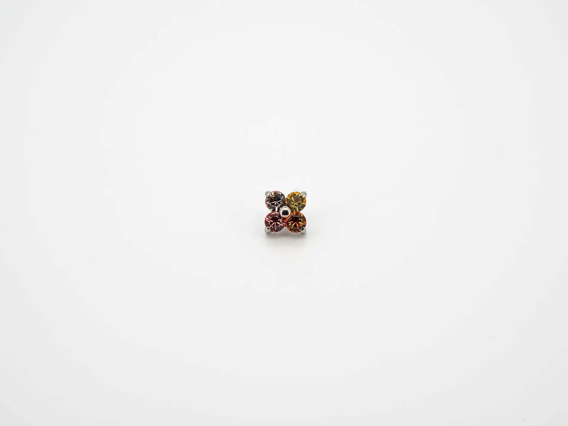 Dvara Peach Champagne Four Leaf Austrian Crystal 16G Titanium Labret