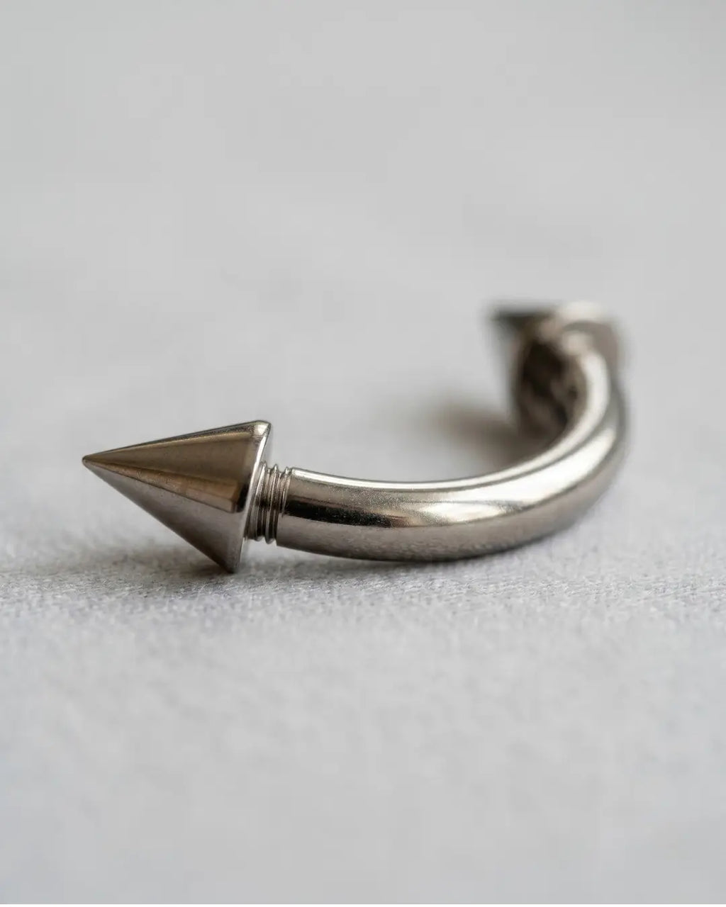 Rio Spike Curved 16G Astm F136 Implant Grade Titanium Internally Threaded