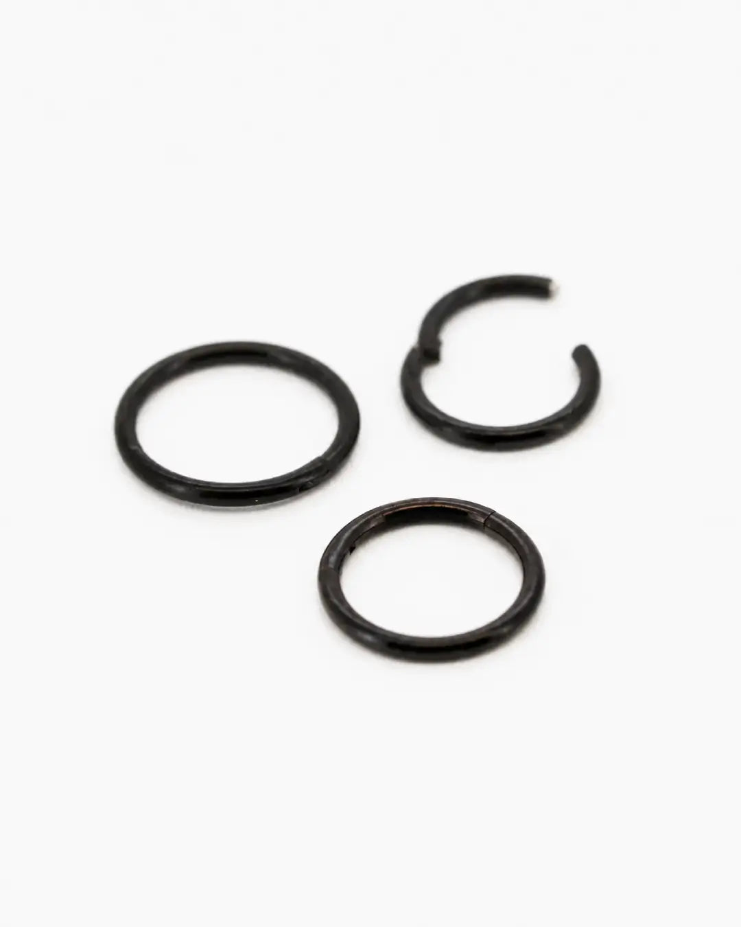 Satori Basic Black Clicker 16G ASTM F136 Titanium