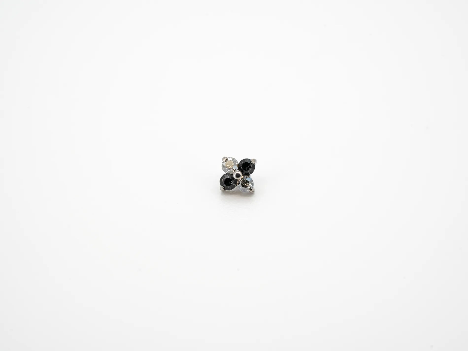 Dvara Silver Smoke Four Leaf Austrian Crystal 16G Titanium Labret