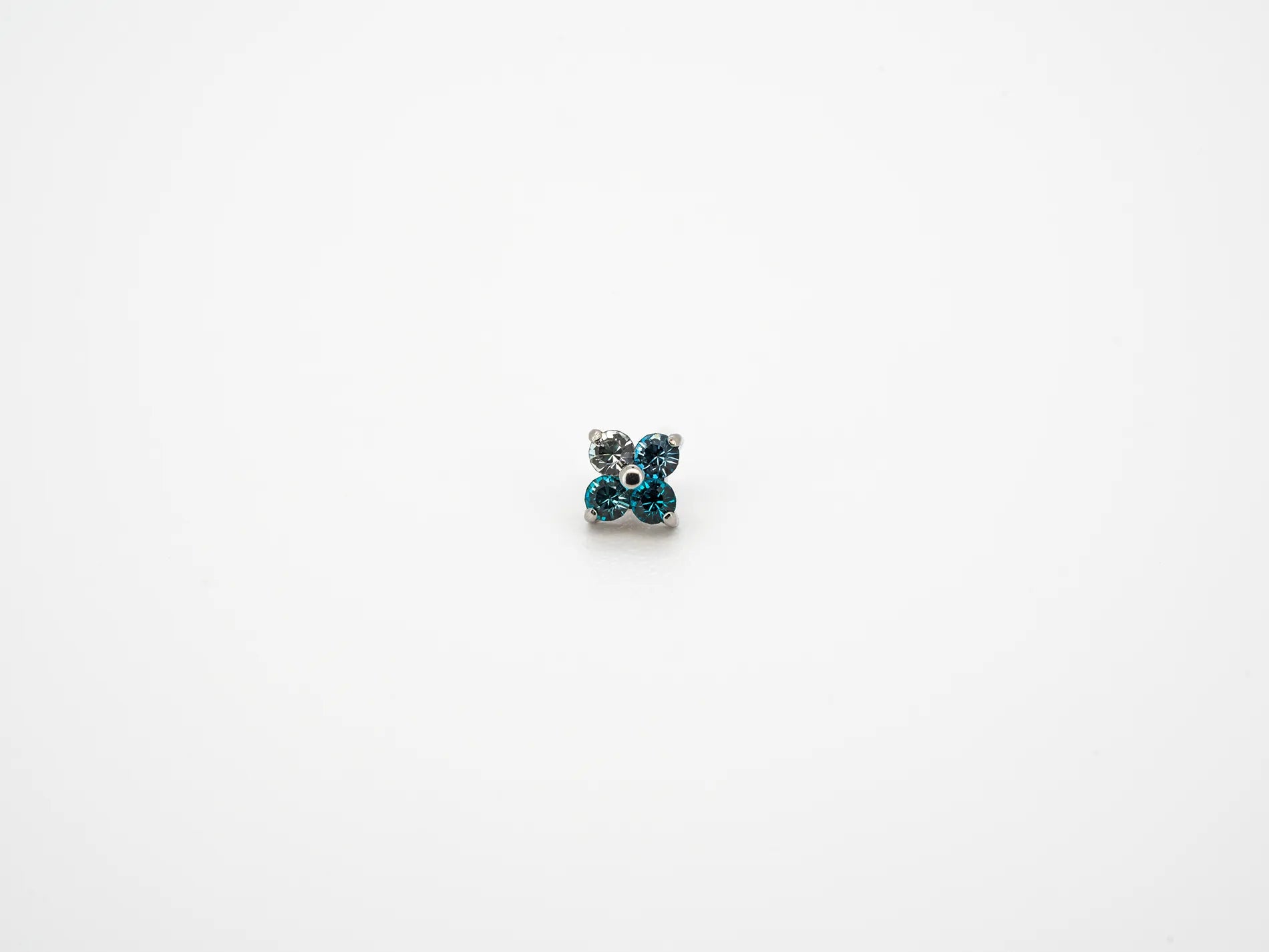 Dvara Tropical Waters Four Leaf Austrian Crystal 16G Titanium Labret
