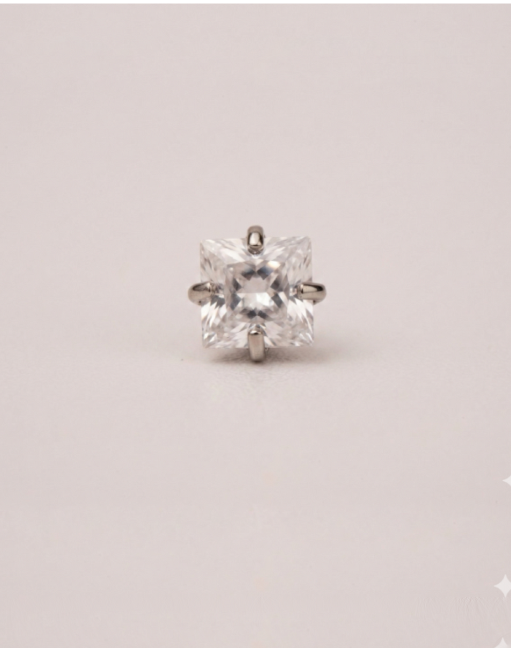 Faye 16G Astm F136 Implant Grade Titanium Earring Internally Threaded