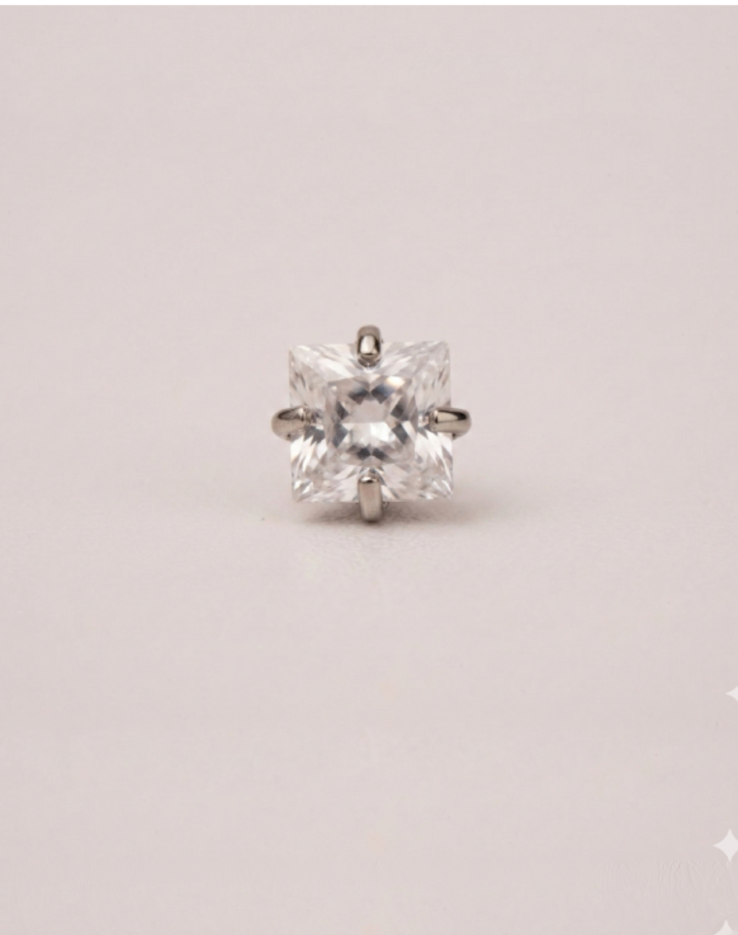 Faye 16G Astm F136 Implant Grade Titanium Earring Internally Threaded